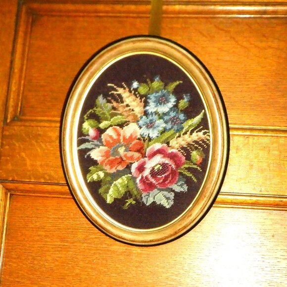 Vintage Other - VINTAGE  *** NEEDLEPOINT *** 13.5 x 17.5 Inches